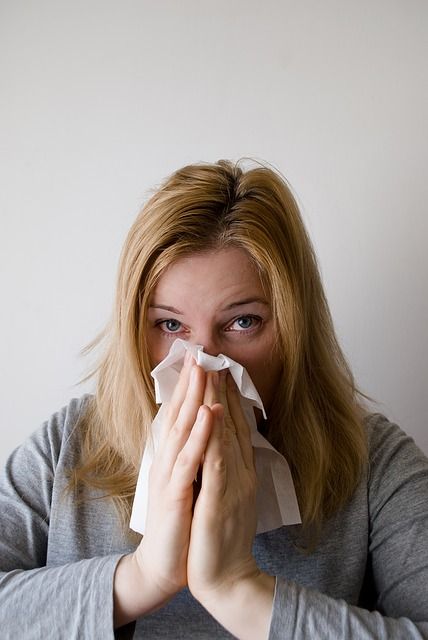 Alergia bardzo często objawia się katarem